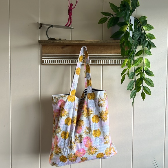 🍍🌸Foldable lined tote - Picture 7 of 9